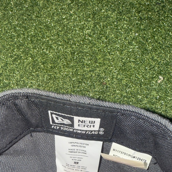 TaylorMade Dark Blue and Burgundy Cap - Picture 7 of 7